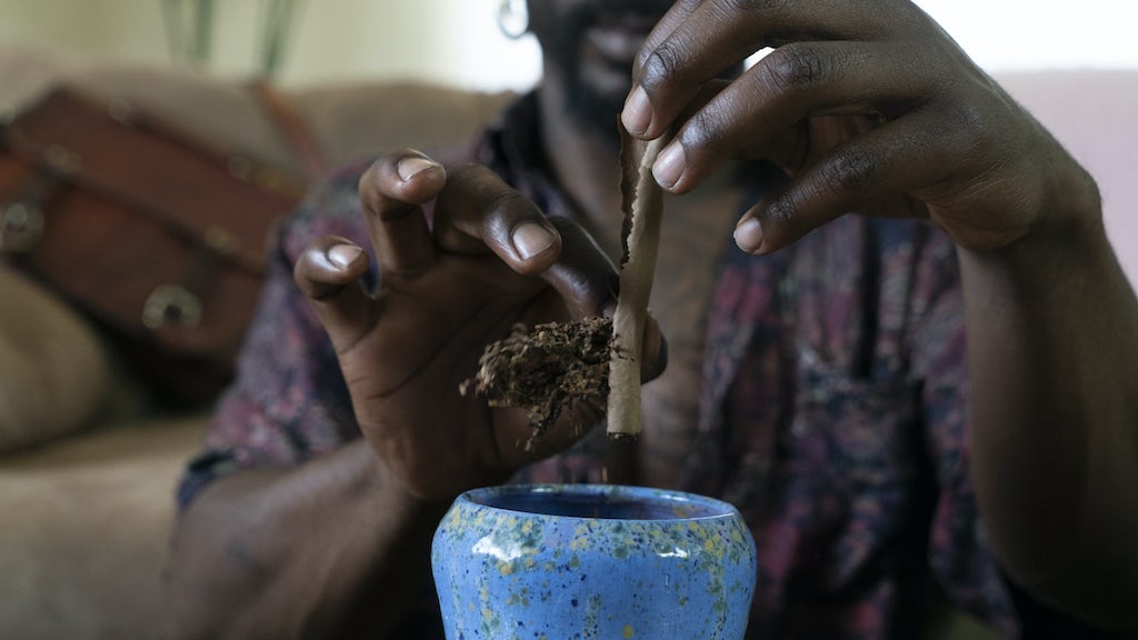 Emptying the tobacco from a blunt