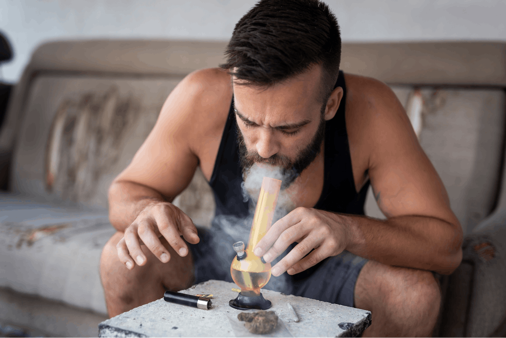 Los bongs pueden ser frágiles, por eso es necesario mucho cuidado al prenderlos