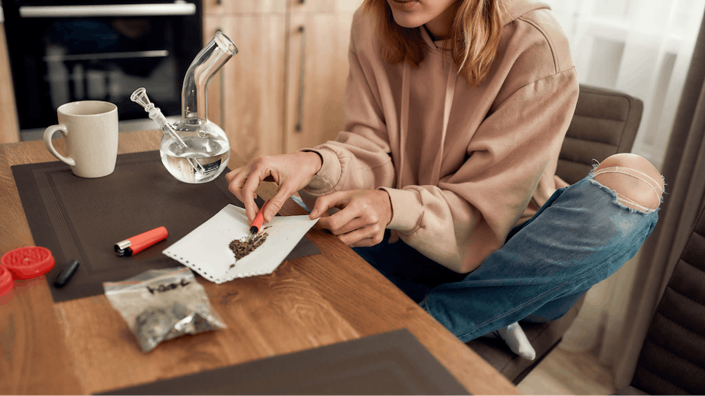 El bong es una manera sencilla de consumir cannabis y es fácil de preparar
